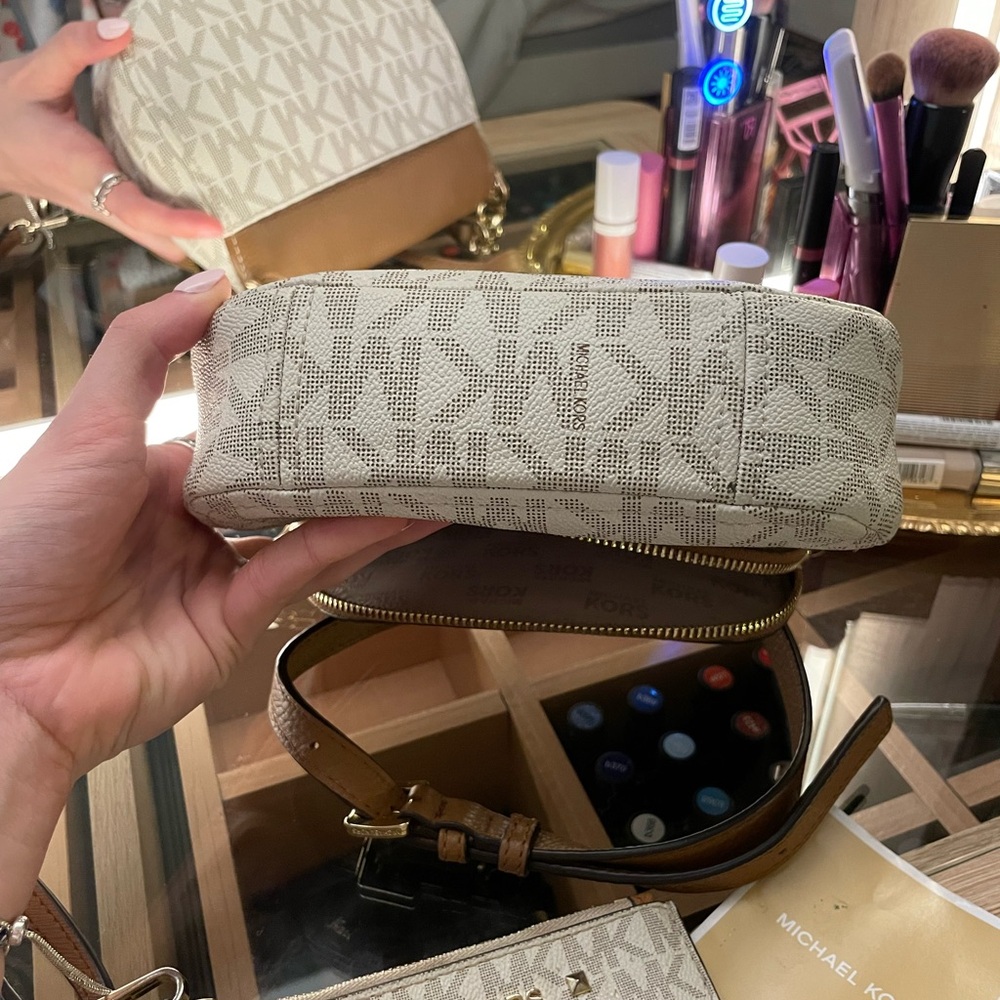 Michael Kors Brown and Cream Women's crossbody Bag and wallet w/ gold hardware. - Picture 4 of 8